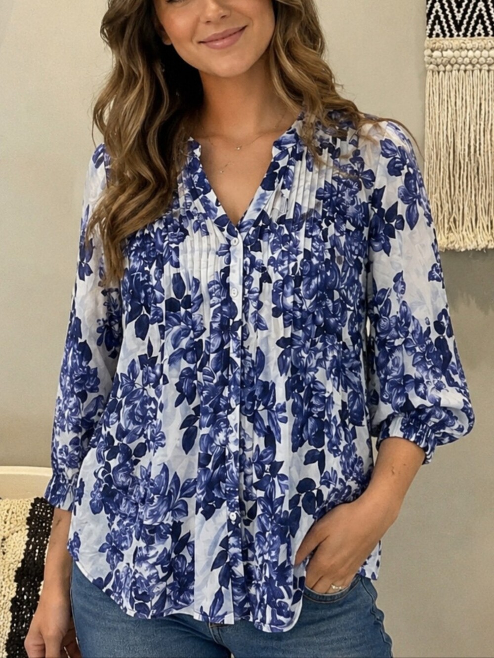 A PEA IN THE POD MATERNITY FLORAL BLUE SHEAR TOP SIZE SMALL